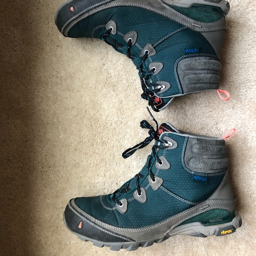 Ahnu women’s hiking boots 11